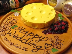 当店オリジナルまるでチーズなチーズケーキも大人気！（写真）